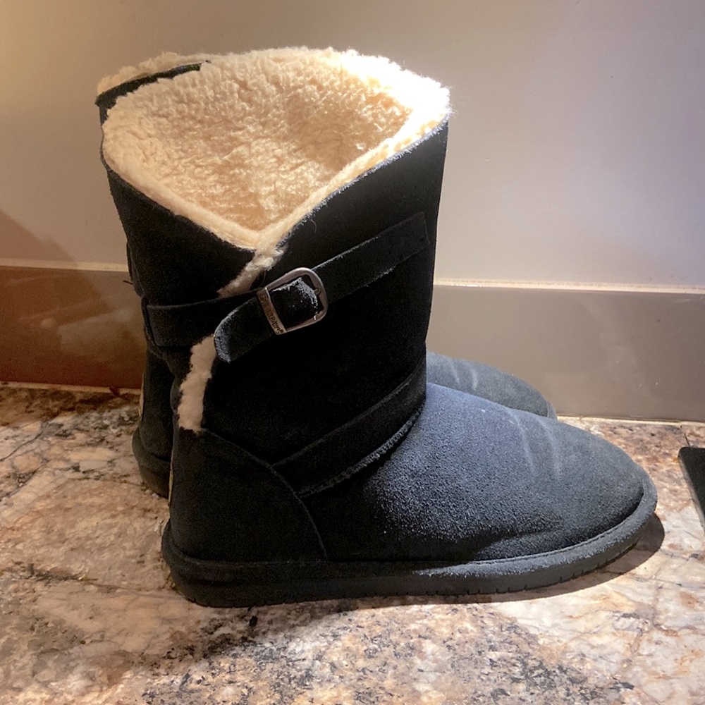 Bearpaw boots size 10. Navy blue